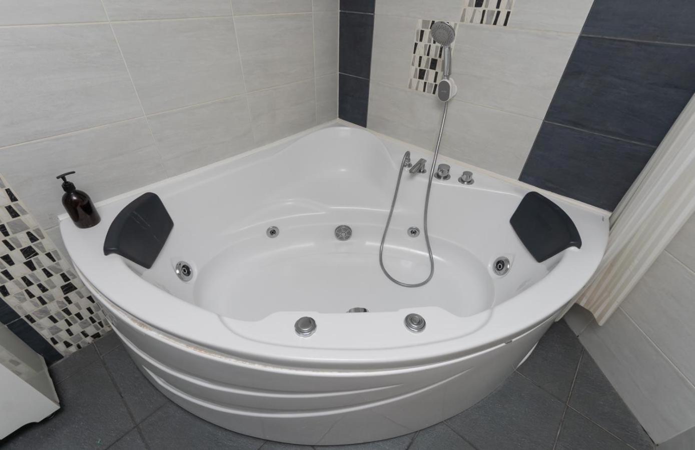 Apartament Flat24 On Lesi Ukrainki 3 Kijów Zewnętrze zdjęcie